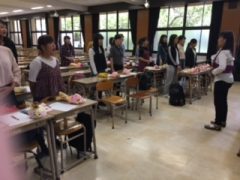 腹式呼吸で発声練習